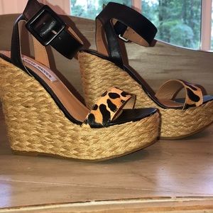 Steve Madden leopard/raffia wedge sandal